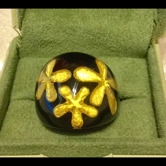 Jewelry - Fun Bold Statement Black & Gold Flower Ring
